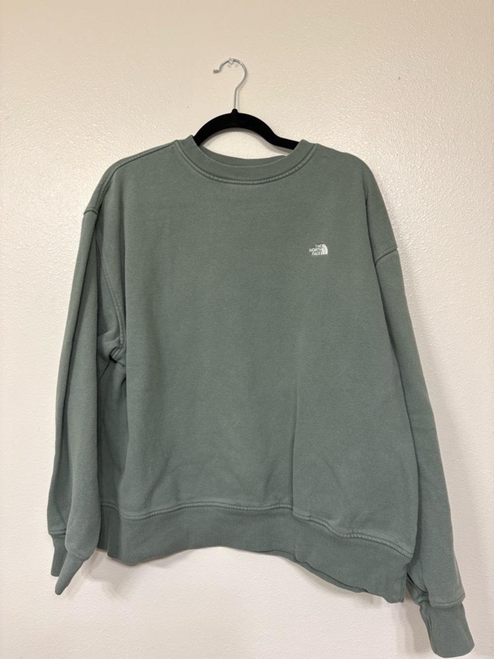 The North Face women’s Crewneck Sweatshirt - Sage Green
